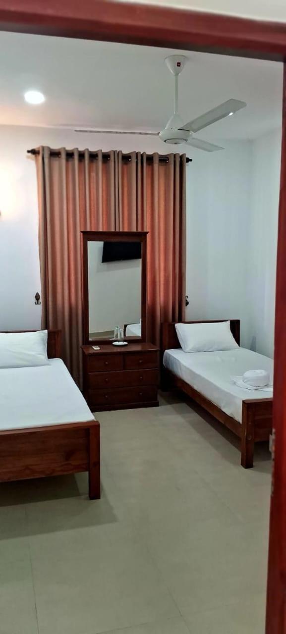 Urban Breeze Hotel Kundasale Exterior photo