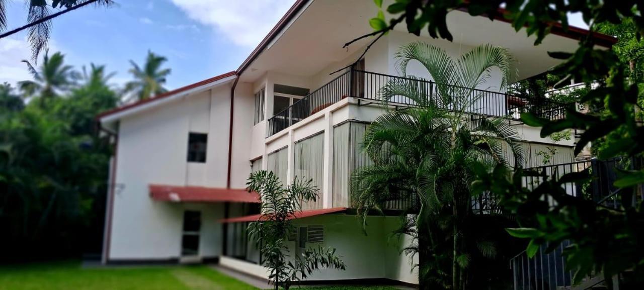 Urban Breeze Hotel Kundasale Exterior photo